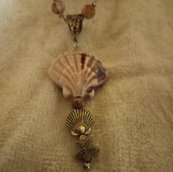 Narrow pink cording pink ceramic shell  18in necklace - Picture 3 of 4